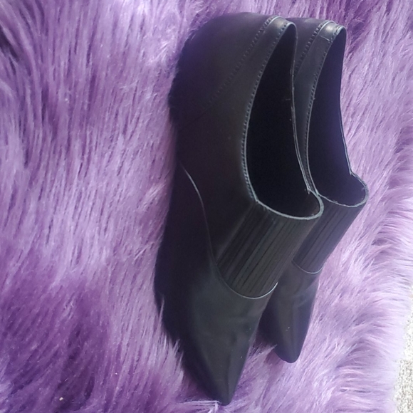 Size 6 Nine West Booties - Picture 3 of 8